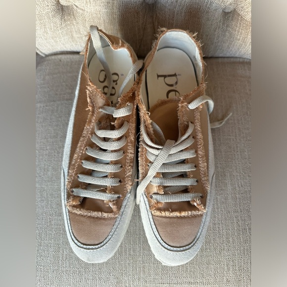 Orella Platform Sandal (Women)
Pedro Garcia - Picture 4 of 11